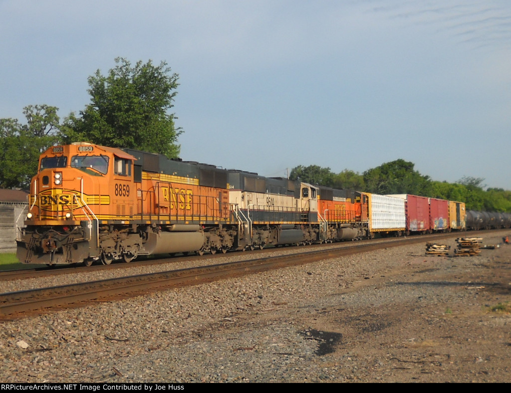 BNSF 8859 East